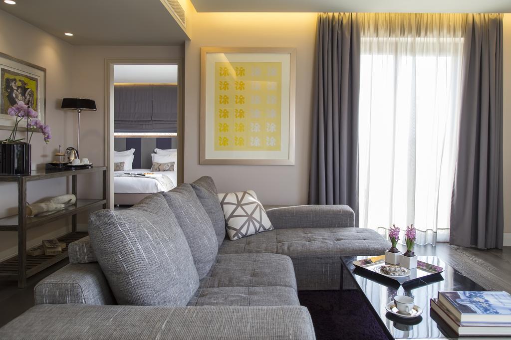 Hotel The Y 4*